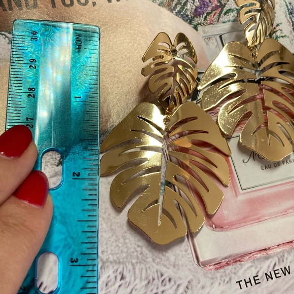 Big Gold Tone Leaves Earrings - Picture 4 of 4